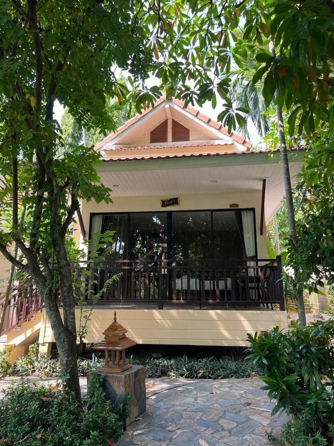 Chawalun Resort Don Tum Exteriör bild